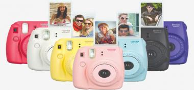 Instax Mini 8, Kamera Instan dari Fujifilm yang Ergonomis dan Penuh Warna
