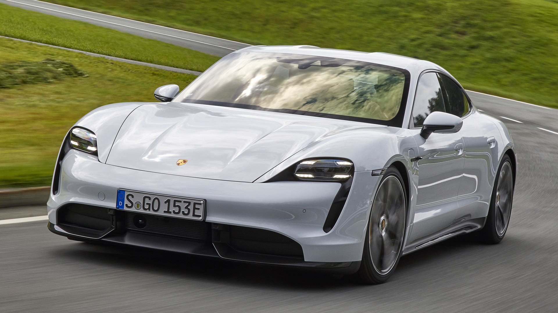 Cara Menggunakan Kontrol Suara Porsche untuk Navigasi dan Hiburan