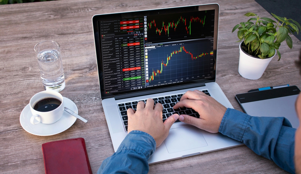 Meningkatkan Visibilitas Kelas Trading Anda Melalui Promosi di Sosmed di Rajakomen.com