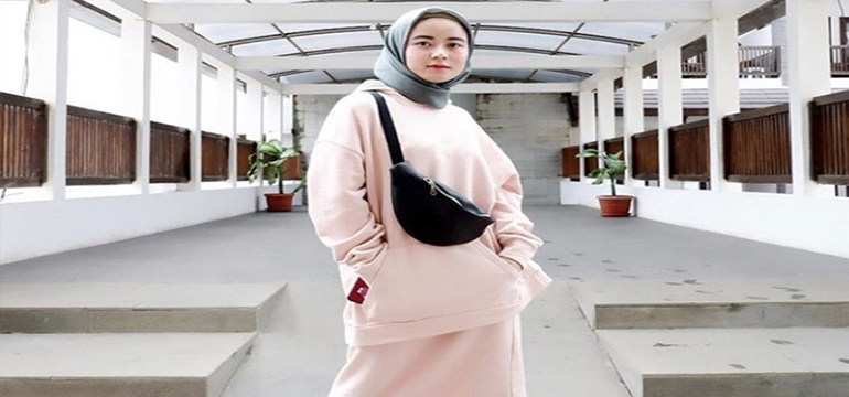 Trik Padu Padan Oversized Sweater Supaya Klop di Tubuh