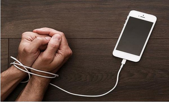 Tips Untuk Kamu yang Tidak Bisa Lepas dari Handphone.