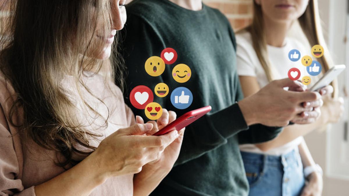 Buzzer Pilkada 2029: Membangun Strategi Kampanye yang Efektif dengan Bantuan rajakomen.com