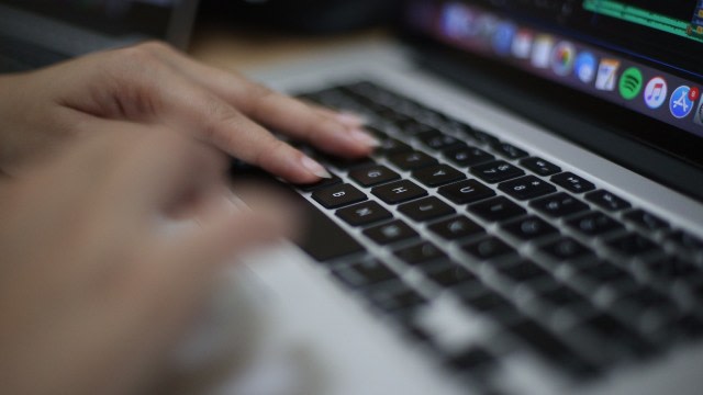 Jasa Buzzer Politik: Membangun Interaksi Positif dengan Pemilih di Media Sosial