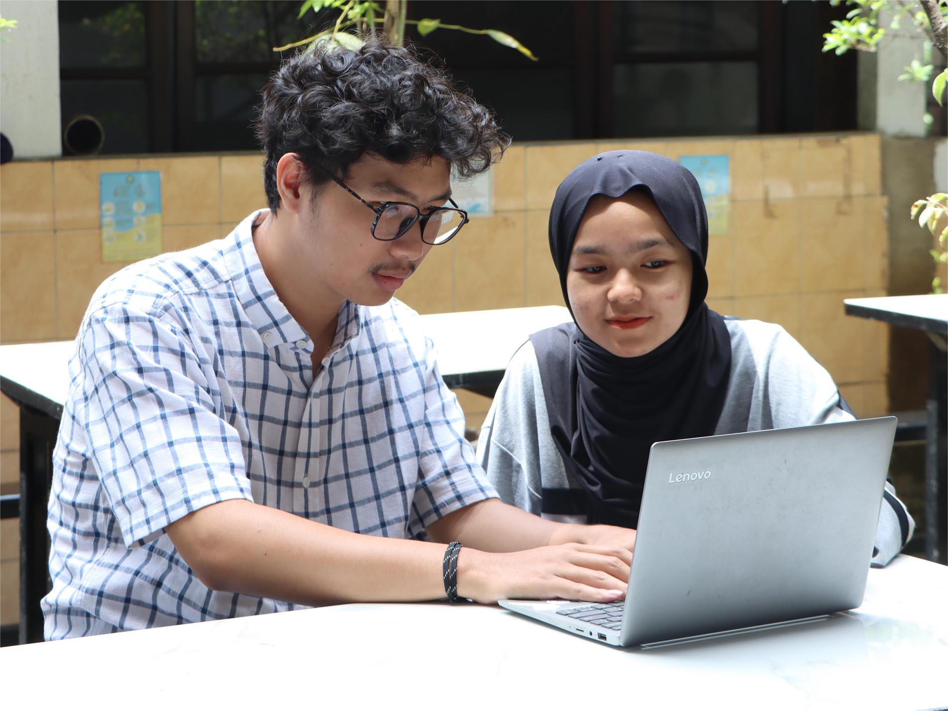Biaya kuliah sistem informasi s1 hanya 5,5 juta per semester sesuai rekomendasi universitas di bandung