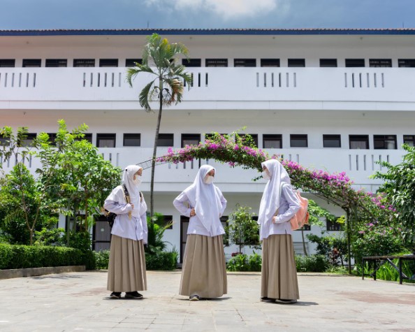 Peran Guru dalam Mengembangkan Pemahaman Agama Islam di Al Masoem Boarding School: Sekolah Asrama Pesantren di Bandung