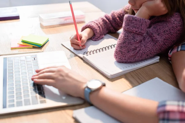 Antonim Baru dalam Bahasa Daerah: Studi Kasus dan Contoh