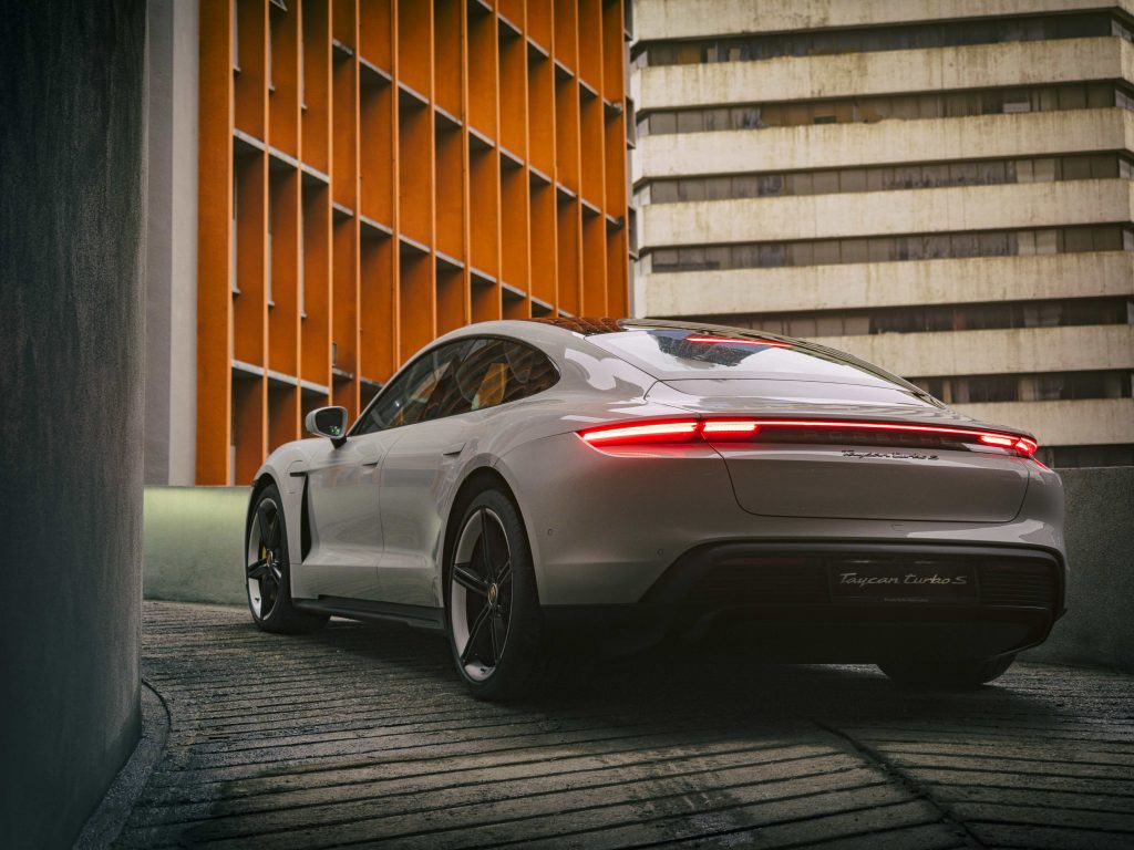 Karakteristik Material Interior dan Komitmen Porsche Terhadap Kualiti Bahan Binaan Dalaman Kendaraan Mewah Generasi Terbaru