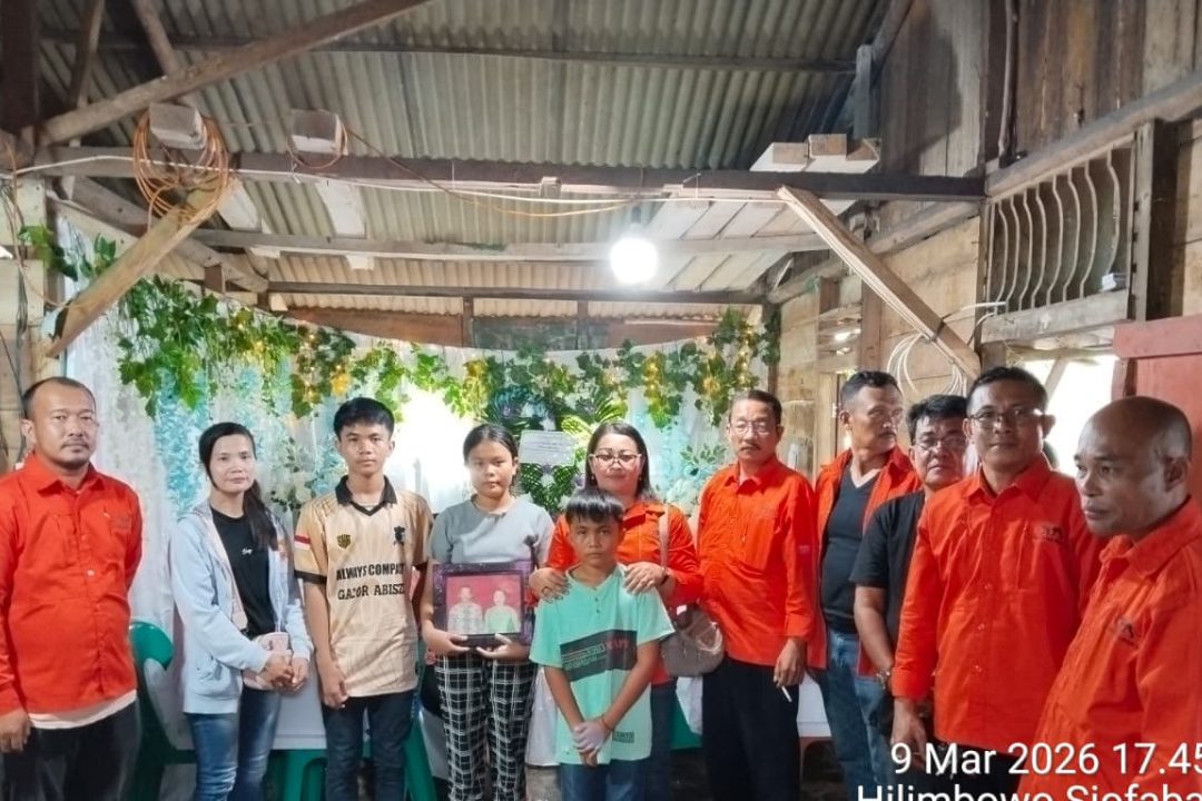 Kepedulian Nyata Gerakan Rakyat Gunungsitoli, Santuni Keluarga Pasutri Korban Kecelakaan di Muara Indah