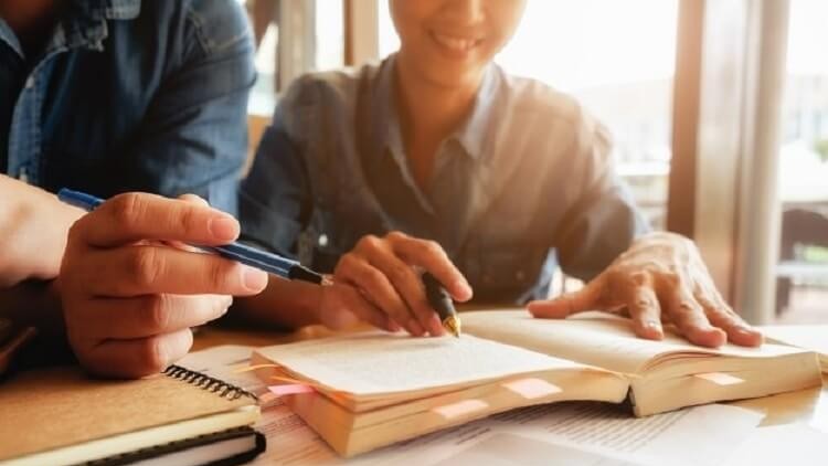 Latihan Reading TOEFL vs Reading IELTS: Mana yang Lebih Sulit?