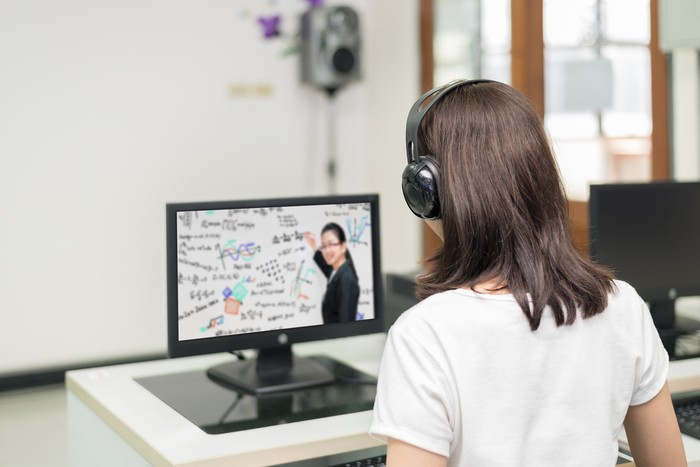 Belajar di Platform Digital dan Metode Konvensional: Mana yang Lebih Efektif?